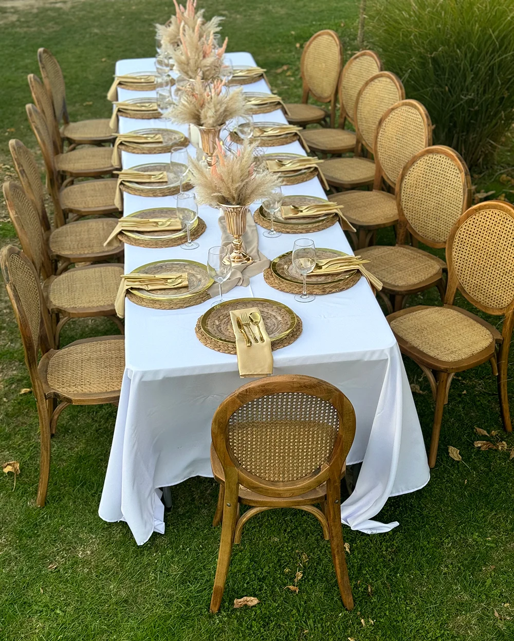 Cetvrtasti stolovi za iznajmljivanje