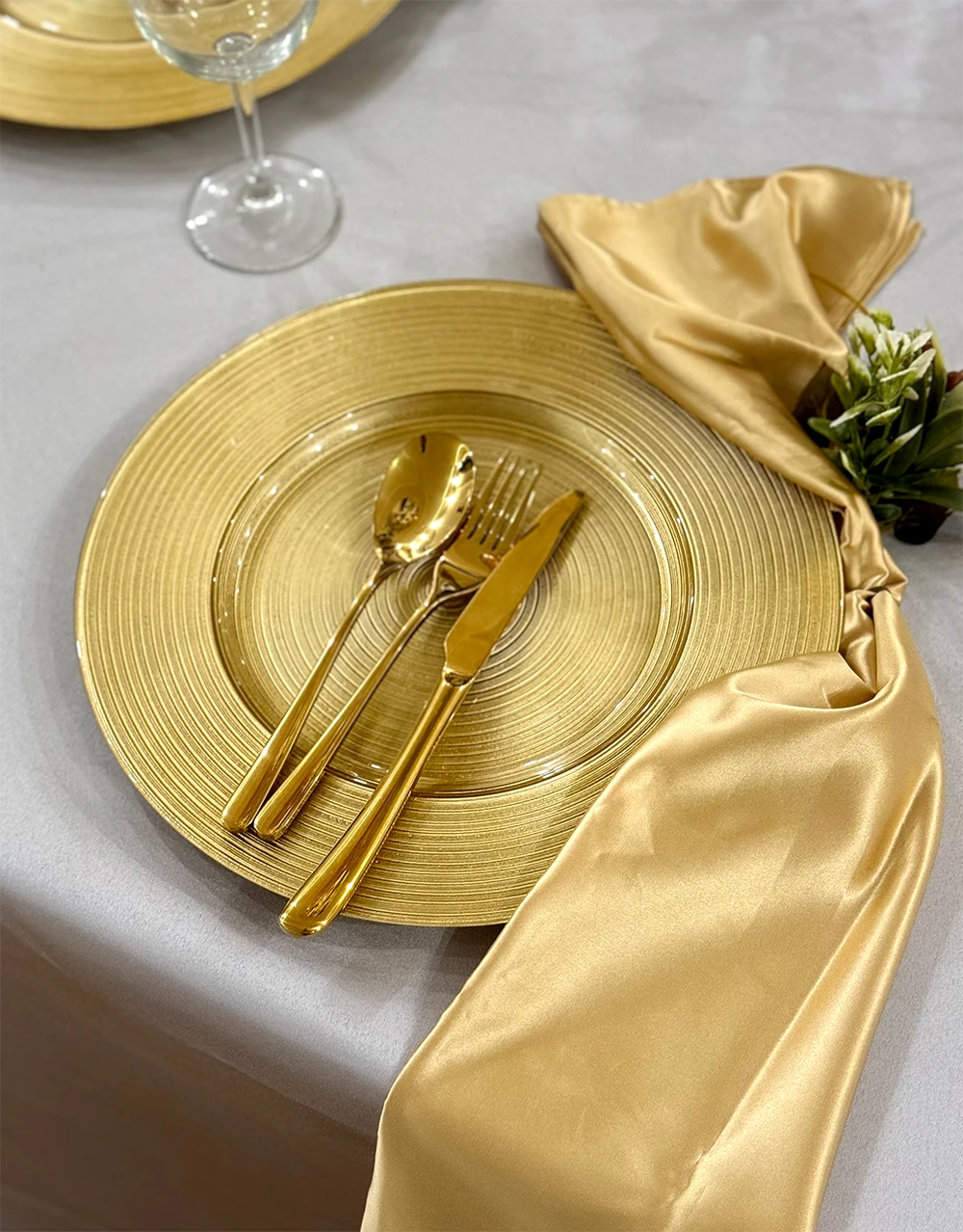 Zlatni podtanjir od stakla